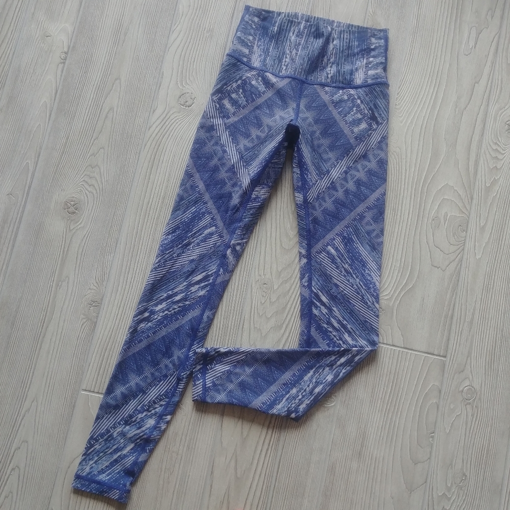 (4) Lululemon high-waisted tights!